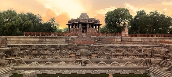 मोढेरा सूर्य मंदिर गुजरात: इतिहास + वास्तुकला